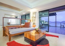 Семейный номер с собственным бассейном в Zenmaya Oceanfront Phuket, Trademark Collection by Wyndham