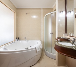Двухместный люкс с балконом двуспальная кровать в Regardal Hotel