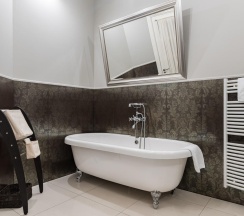 3-комнатные апартаменты улучшенные LetYourFlat “Toscana” гостиная 32м2 в Letyourflat (Лэтюфлэт) на набережной канала Грибоедова 117