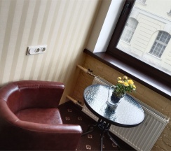 Апартаменты с просторной спальней, обеденной зоной и балконом в My Favourite Garden Hotel