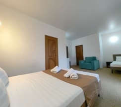 Стандартный четырехместный номер в Белое солнце