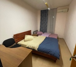 трехместный номер с двухспальной кроватью и односпальной кроватью в Неделина