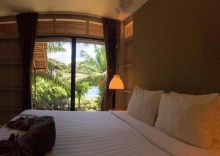 Бунгало с частичным видом на море в HIP Seaview Resort at Phi Phi