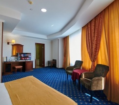 Двухместный номер Standard с красивым видом из окна двуспальная кровать в Grand Hotel Victory