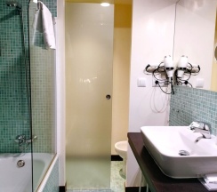 Четырёхместный семейный номер Standard в Casual Ilbira Granada Hotel