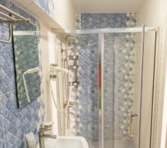 Стандартный улучшенный номер на третьем этаже в Золотая рыбка