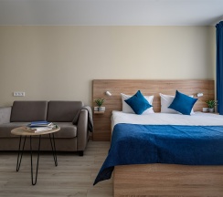 Семейный номер с двуспальной кроватью и диваном в Best Western Zoom Hotel