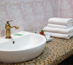 Апартаменты с ванной и балконом в My Favourite Garden Hotel