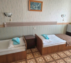 Трехместный с балконом эконом в Патриот