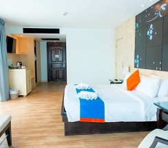 Двухместный номер Deluxe seafront двуспальная кровать в Seabreeze Jomtien Resort