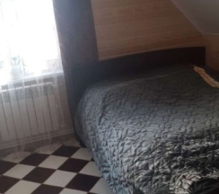 Коттедж с балконом и с красивым видом из окна (общая ванная комната) в Лодж