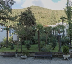 Двухместный номер Стандарт с балконом и с видом на горы 2 отдельные кровати в Нарт