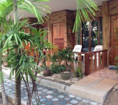 Трёхместный номер Deluxe с балконом в Ruan Mai Naiyang Beach Resort