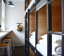 Капсула в 7-местном женском номере “Агата” в Bookcase Hotel&Hostel