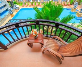 Двухместный номер Deluxe с видом на бассейн двуспальная кровать в Курорт Nipa Resort