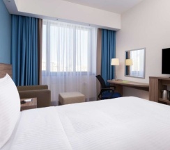 Двухместный номер двуспальная кровать в Hampton by Hilton Astana Triumphal Arch
