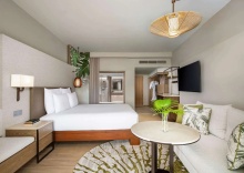Двухместный номер Deluxe с видом на сад двуспальная кровать в Pullman Phuket Karon Beach Resort ex. Hilton Phuket Arcadia Resort