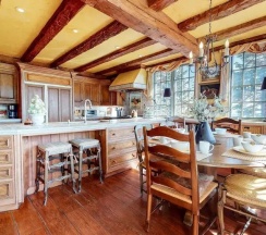 Коттедж с 4 комнатами в Juniper Ridge 16 5000 sq ft, Grand Chateau at Eagle, Expansive Mountain Views by RedAwning