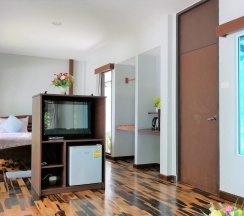Люкс Business рядом с пляжем в Samet Ville Resort