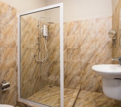 Трёхместный семейный номер Standard с балконом в Thanburi Resort