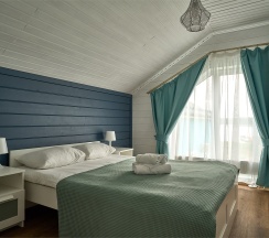 Коттедж с террасой и уличным джакузи в Ялкала