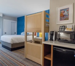 Номер корпус 1 в Howard Johnson by Wyndham Anaheim Hotel and Water Playground