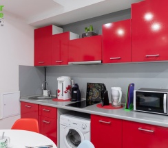 Стильная двухместная комната с видом на город. в Star home