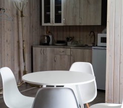 Четырехместный номер с 1 двуспальной или 2 односпальными кроватями с видом на озеро в Озеро