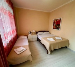 Трёхместный номер Улучшенный (2 Корпус) с балконом в Морские истории