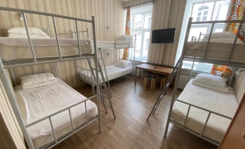 Кровать в 6-местном номере хостела в Lagom