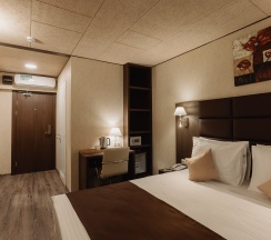 Улучшенный номер с кроватью размера "king-size" в Helix hotel