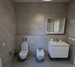 Шестиместный коттедж с балконом и рядом с пляжем в Гостевой дом