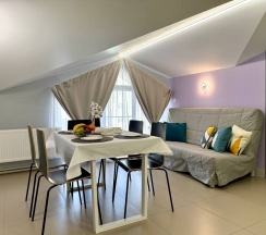 Апартаменты №11 "Семейный Люкс" на мансардном этаже в Саквояж