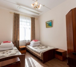 Номер эконом с 1 односпальной и 1 двуспальной кроватью в Маргобай