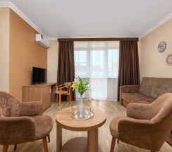 Семейный Двухкомнатный с балконом в Brown hotel