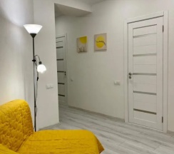 Двухместные апартаменты с балконом и с красивым видом из окна (двуспальная кровать) в Апартаменты Люкс Нарцисс в новом ЖК Ария, рядом с аквапарком