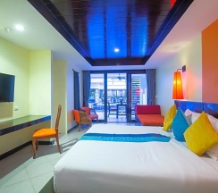 Трёхместный номер Standard с видом на бассейн в Woovo Phuket Kata
