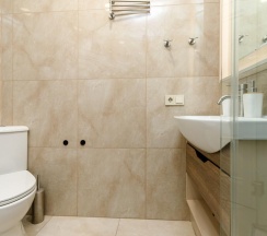 2-комнатные апартаменты люкс с балконом, вид на горы (#140) в Geo Apart