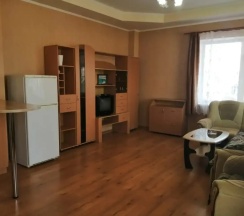Люкс с 2 комнатами с балконом и с красивым видом из окна в Актай