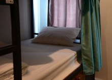 Кровать в общем номере в Best Stay Hostel At Lanta