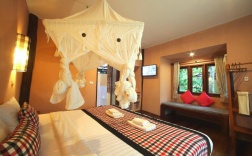 Бунгало c 1 комнатой в Thapwarin Resort-Green Hotel