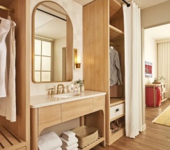 Четырёхместный номер Standard с видом на воду в Virgin Hotels Dallas