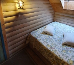 Четырехместный номер с 2 двуспальными кроватями в Колесо