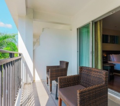 Двухместный номер Premium с балконом (двуспальная кровать) в Отель Holiday Inn Resort Phuket Karon Beach by IHG