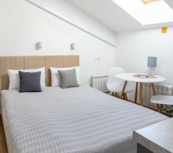 Студия с Мансардными окнами в Кarl House