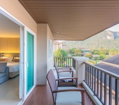 Двухместный номер Executive с видом на горы двуспальная кровать в Lacol Khao Yai - A Chatrium Collection