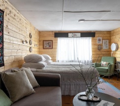 Коттедж стандарт с 2 односпальными и 1 двуспальной кроватью в Olafa Home