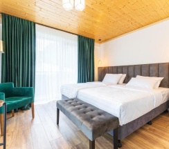 Двухместный номер Standard с красивым видом из окна двуспальная кровать в Hotel Chatini Mestia