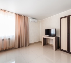 Двухкомнатный номер на трех-четырех гостей с видом во двор (корпус К) в Оптимист