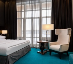Семейный люкс с балконом и видом на береговую линию в Radisson Завидово